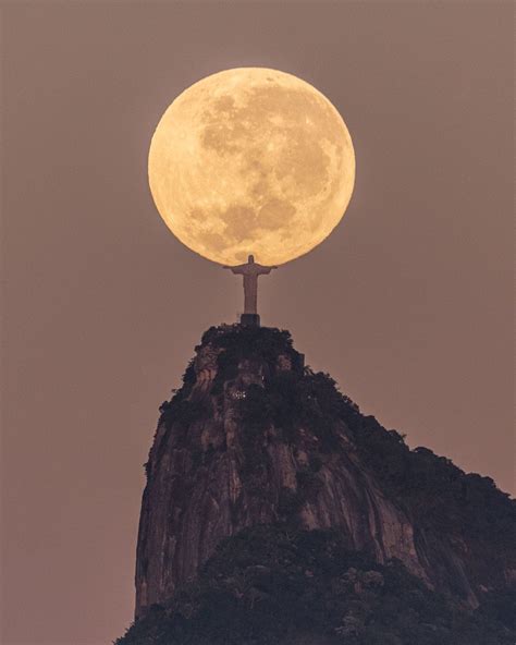 Yellow Moon Over Rio A Brazilian Adventure That Explores Friendship and Self-Discovery